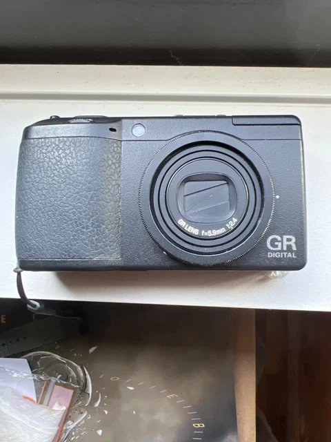 RICOH GR DIGITAL II Compact Digital Camera w/ Battery & Charger- AS IS