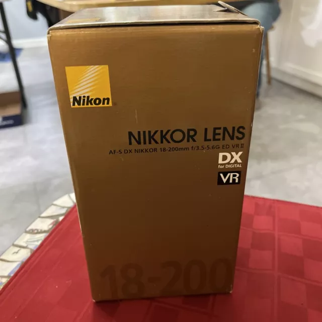 Nikon AF-S DX NIKKOR 18-200mm f/3.5-5.6G ED VR II Lens