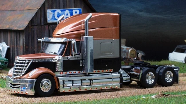 INTERNATIONAL LONESTAR 2010 metallic- brun/noir IXO 1/43 Réf TR152