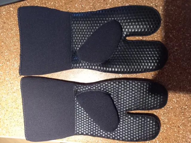 3 Finger Handschuh schwarz UVEX aus Neopren