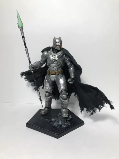 Iron Studios Armored Batman Vs Superman Statue Battle Damaged Figure V BVS 1:10 Iron Studios Armored Batman Vs Superman Statue Battle Damaged Figure V BVS 1:10