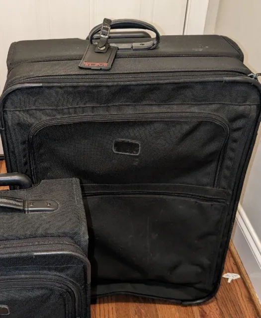 Tumi Alpha 3 Extended Trip Expandable 4 Wheel Travel Suitcase - Black