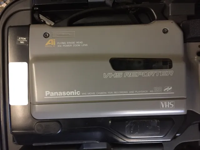 Videocámara Panasonic VHS Reporter AG-188 con estuche rígido - sin batería 2