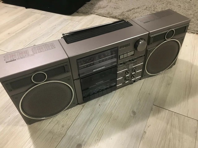 Radio ghettoblaster boombox 70s 80s grundig rr 2000 dans son à