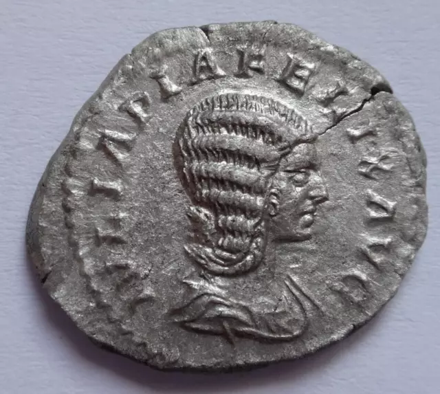 Julia Domna. Augusta, AD 193-217. AR Denarius. 2.67g / 20 mm 119    G