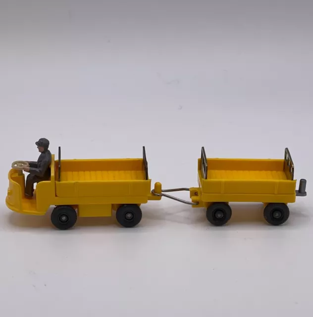 Wiking H0 alter Gepäckwagen mit Fahrer + Anhänger Bahnsteig in gelb, 1:87, G1/01