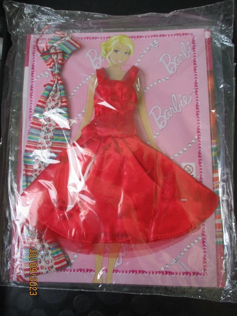 Lot De 4 Tenues Barbie – Les Robes De Mes Voyages – Collection – Neuves