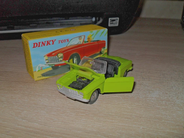 Dinky toys made in France Peugeot 204 cabriolet