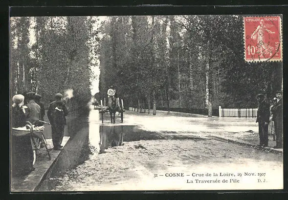 CPA Cosne, Crue de la Loire, 29 Nov. 1907 - La TRaversée de l´ile 1908