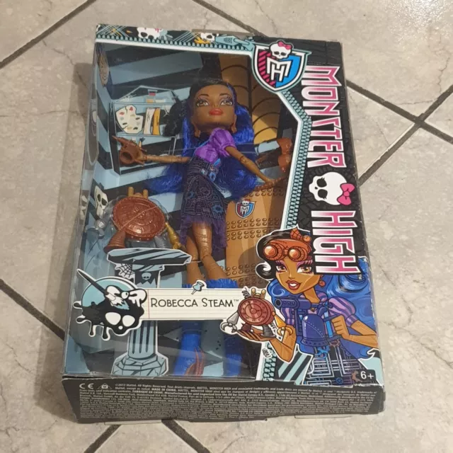 Monster High doll In Box - Bambola Monster High In Scatola - Robecca Steam