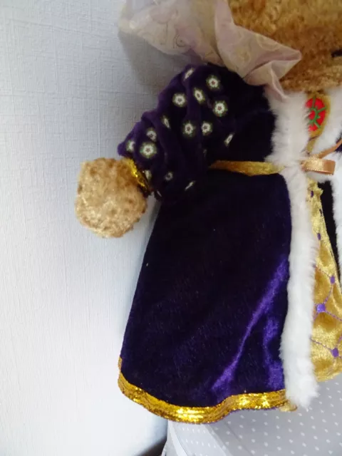 Ours La Reine D'angleterre  30 Cm  Peluche Historic Royal Palaces Collection 3