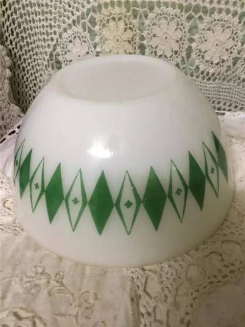 Rare Vintage 1960s Green Diamonds Agee Pyrex 20.5cm Mixing Bowl.