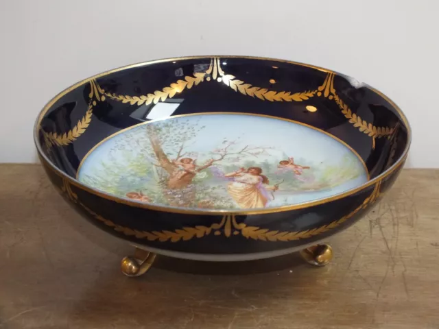 + Coupe tripode en porcelaine de Limoges Michelaud frères signée Donatot +