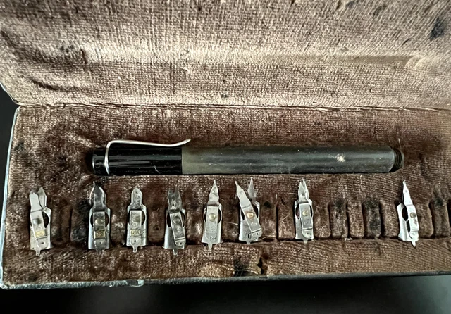 POUPÉE BARBIE FASHION Fever Blister 4 Tenues Neuf Ref. N8322 / Année 2009 EUR 99,90 - FR POUPÉE BARBIE FASHION Fever Blister 4 Tenues Neuf Ref. N8322 / Année 2009 EUR 99,90 - FR