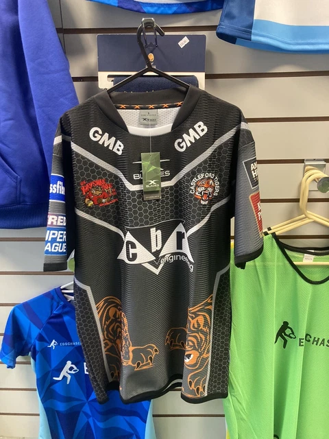 Castleford Tigers Rugby League Shirt - Small - Excellent Condition