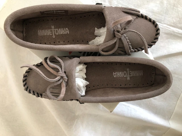 Minnetonka Moccasins Women's 409t Kilty Suede Moc Grey Sze 5