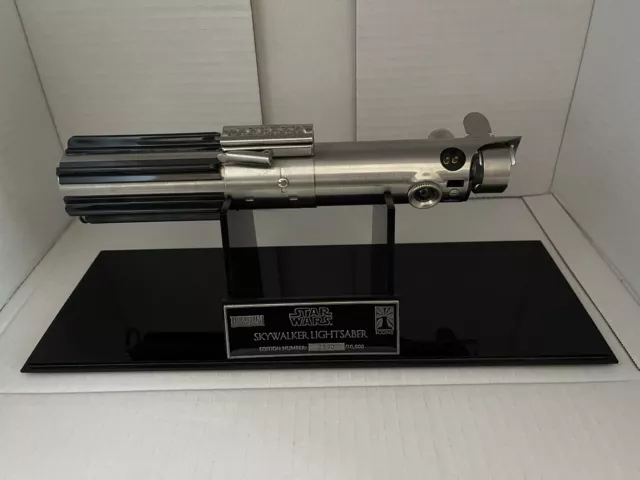 Icons Skywalker Lightsaber - Star Wars Licensed Replica Prop.