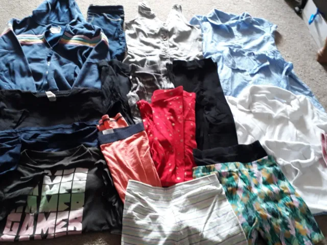 Girls Large Bundle Of Clothes Aged 9-10 Years.  Please see description.