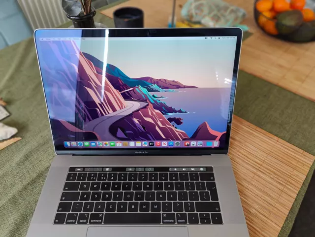 Apple Macbook Pro 13 Inch 2018 Touch Bar 2.7 Ghz/i7 16GB RAM 512GB SSD - 66 Cycl
