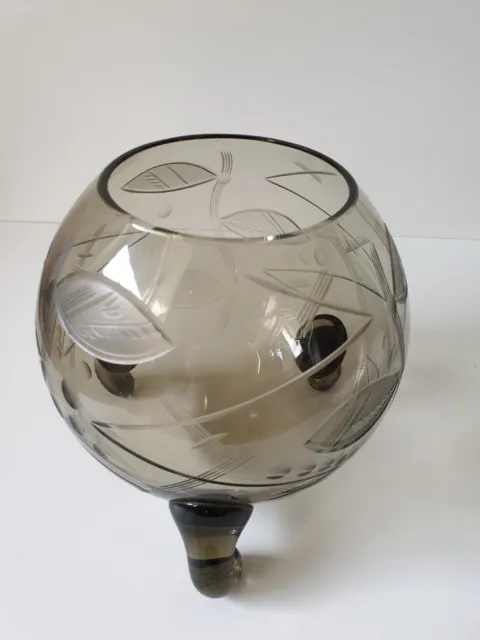 Vase boule en cristal ciselé tchecoslovaquie