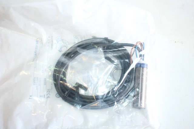 1PC Proximity Switch E3ZLS81 Sensor New In Box E3Z-LS81