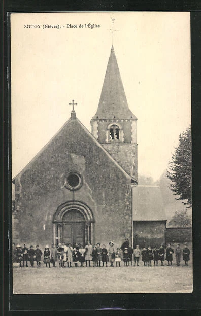 CPA Sougy, Enfants sur la Place de l´Eglise