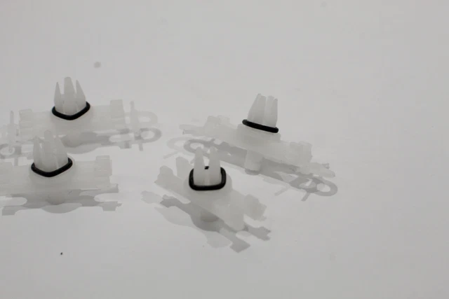 Jeu De Clips De Moulures De Toit Pour Mitsubishi Lancer Et Outlander SPORT - Pièce Neuve D'origine