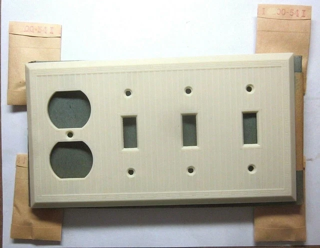 Bryant Deco Dashed Lines Beige Bakelite 4Gang Switch Outlet Wall Cover Plate MCM