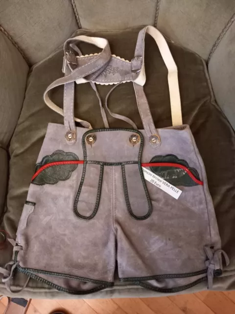 pantaloncini in pelle stile tirolese