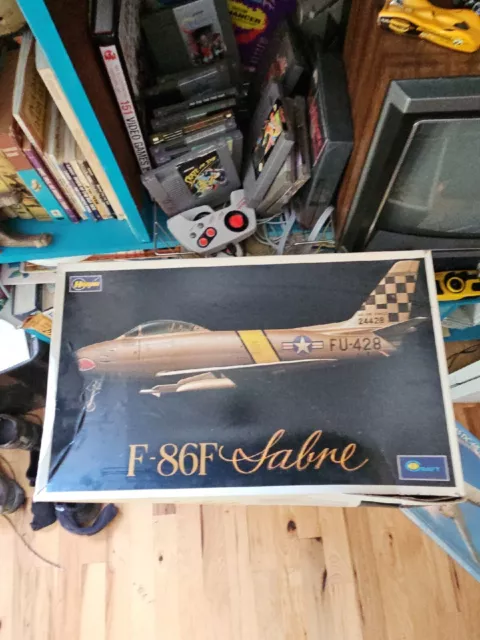 Hasegawa Model F-86F Sabre Deluxe 1/32 Scale Model Kit JS-084:1000