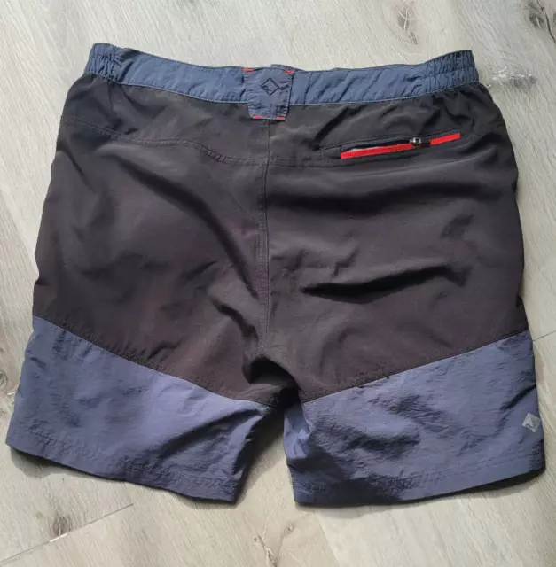 Kurze Wanderhose von Regatta , Gr. 50, grau/ schwarz mit roten Reißverschlüssen