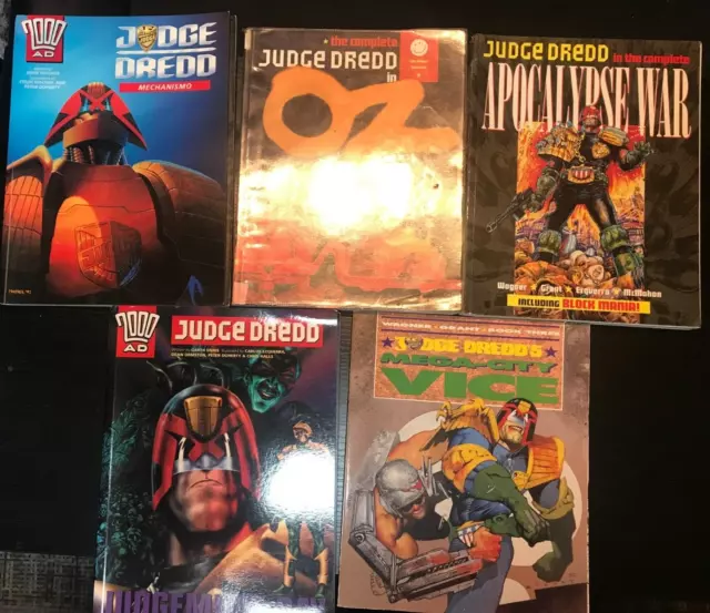 2000AD ft JUDGE DREDD - VARIOUS ANNUALS / GRAPHIC NOVELS X 5 - READERS COPIES