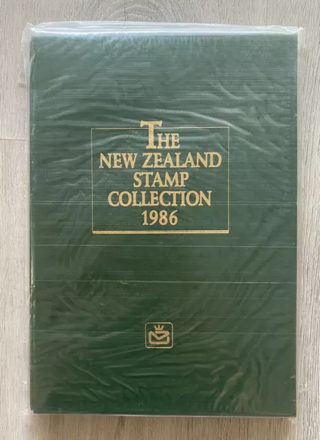 1986 New Zealand Stamp Collection - Annual Album with MNH Stamps - Original