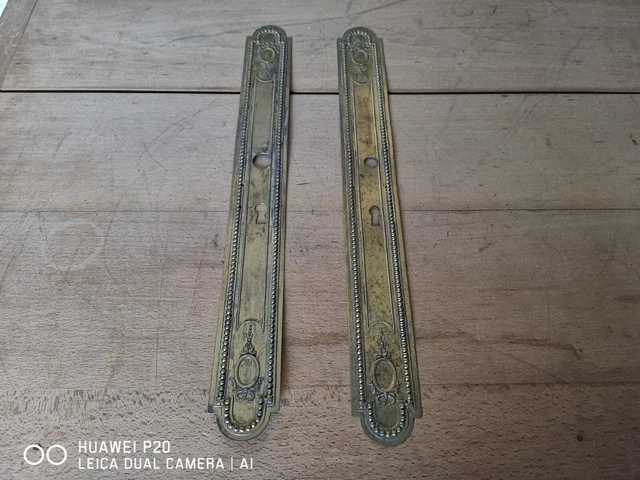 ancienne grande paire de plaques de propreté en laiton