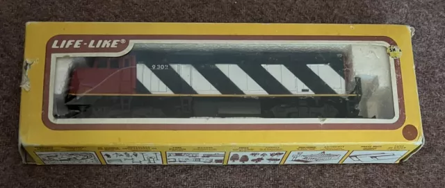 LIFE-LIKE HO SCALE CN 9302 Engine In Original Box Vintage And Mint