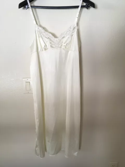 Size L Vassarette Full Slip Vintage Lingerie Ivory Lace Trim Adjustable Straps