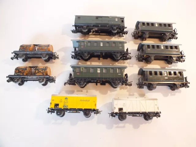 10x Märklin Blech Personen-und Güterwagen für Spur HO