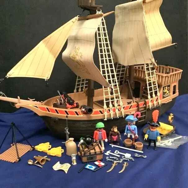Playmobil 3750 large pirate ship with crew, 2 firing cannon and all accessories