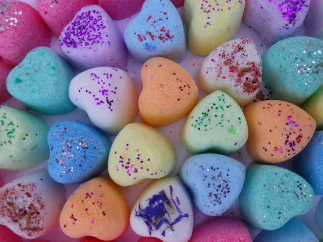 100 Mini Heart Bath Bombs Fizzy Limited Time £17.99