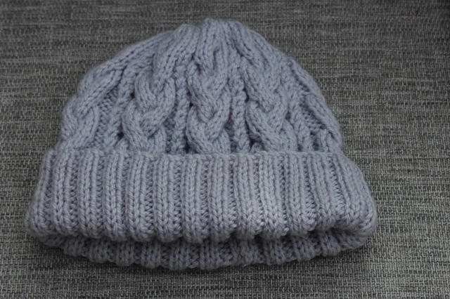 Nuovo cappello berretto arancione lavorato a mano in argento misto acrilico cablato costola spegnimento uno