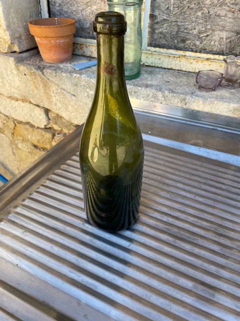 Ancienne Goujonnière En Verre Soufflé - Bouteille à Vairons France