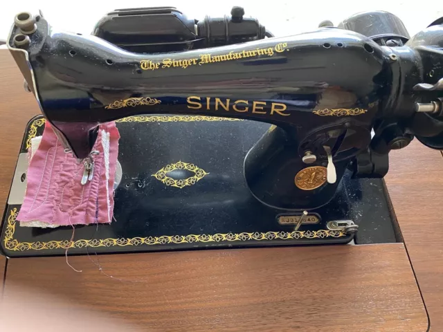 1949 Singer Vintage Sewing Machine w/Walnut Cabinet & Original Stool  1 Owner A+
