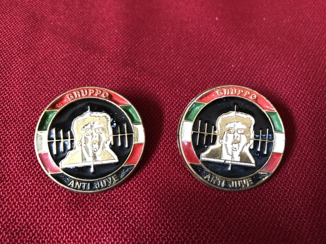 Pin's Ultras Gruppo Anti Juve – Milan Calcio, Pin's De Supporter, Occasion