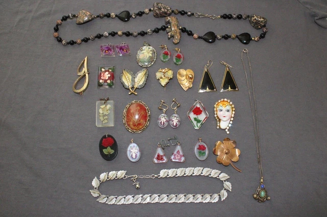 Grandmas Junk Drawer -  Lot Of Vintage Jewelry And Accessories