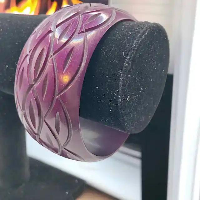 Purple Carved Chunky Plastic Deco Style Bangle!