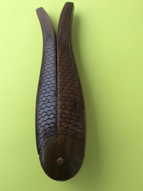Nussknacker aus Holz in Fischform - vermutlich dänisches Design