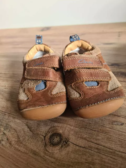 CLARKS BABY boy first shoes WORN ONLY ONCE AT HOME.SIZE 4G 8.50