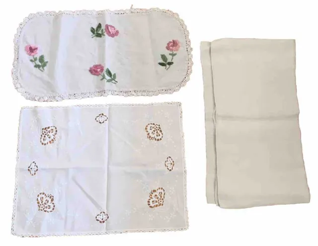 Weißwäsche Konvolut Bestickt weiß rosa Deckchen Leinentuch 3 Teile Antik