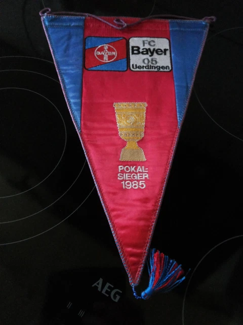 FANION BAYER UERDINGEN . football allemagne EUR 2,90