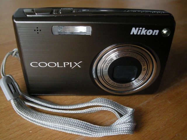 NIKON Coolpix S700 Compact Digital Camera 12.1 Megapixels